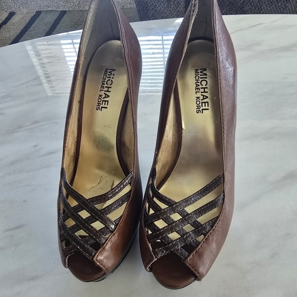 Michael Michael Kors Open Toe Pump Heels Women Sz 5.5M Brown Leather Logo - Picture 6 of 16